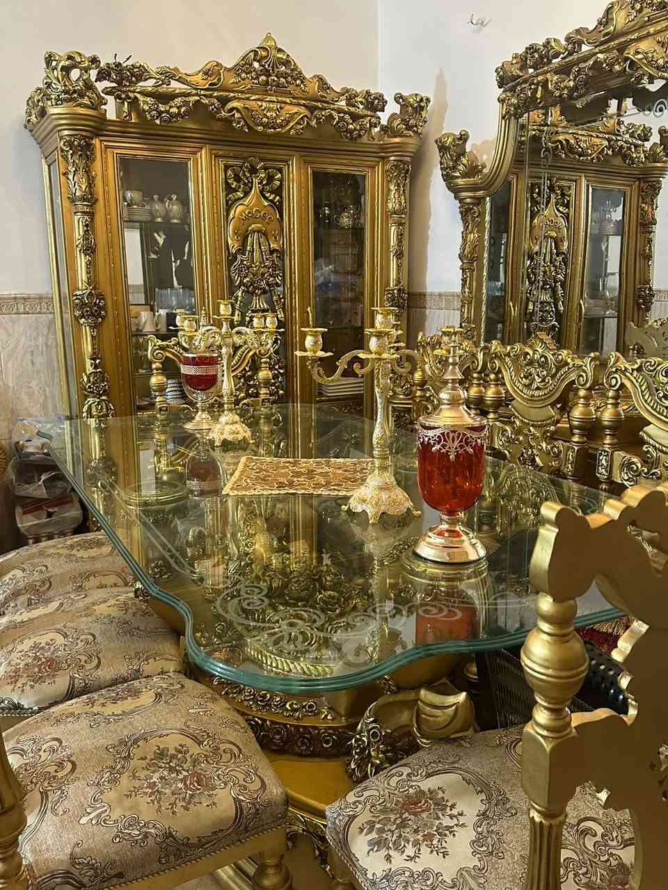 عندي هاي غرفه طعام زان دمياطي مصري الي ايحب يتواصل على هذا رقم  ***********
