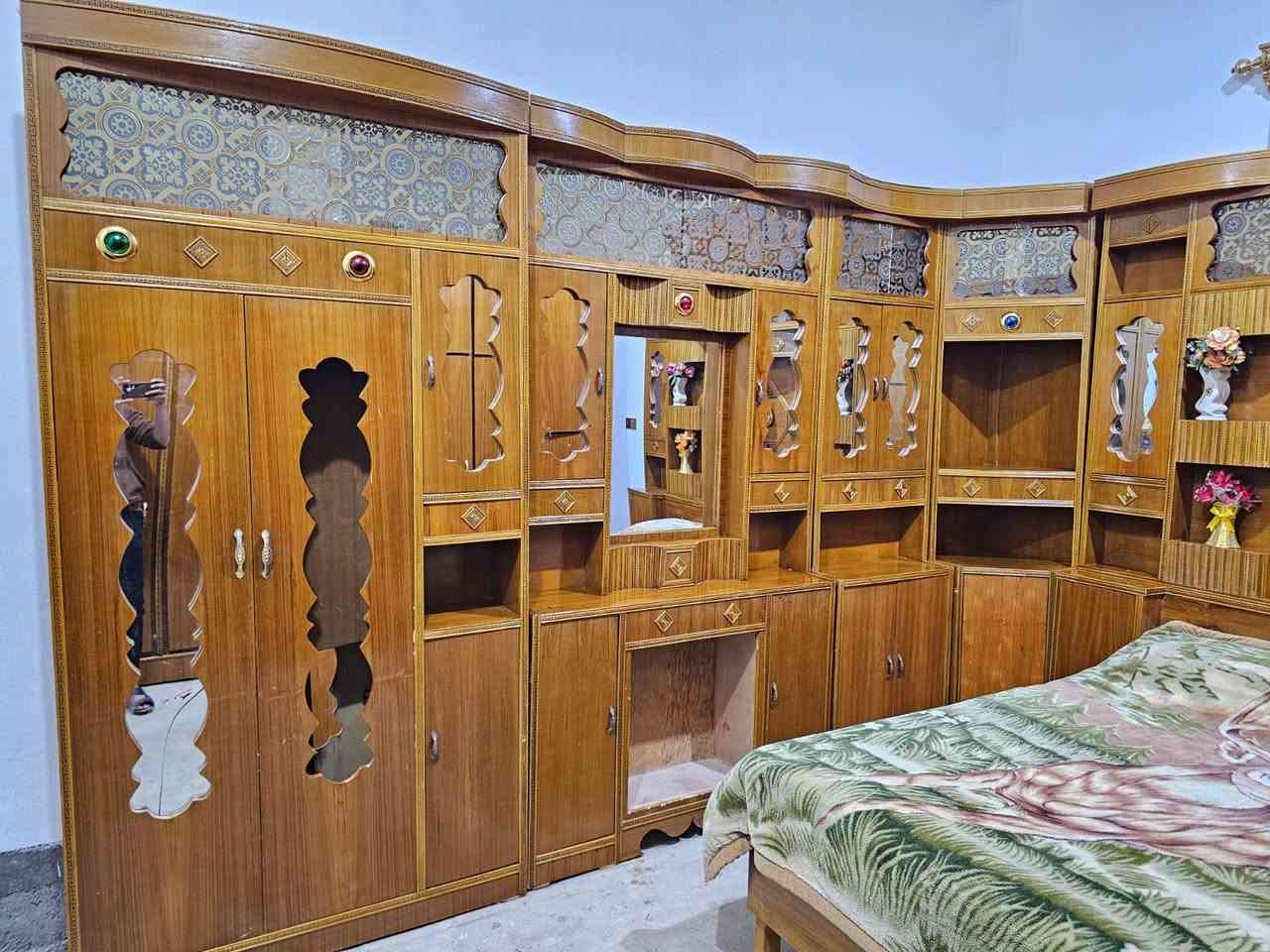 للبيع غرفة نوم هودج مستخدم خشب صاج عراقي حطاطه ثقيل شرط نضافه فول كنتور ملحق 6طابقين مستخدم قليل 
عنوان الرمانه البعبيد سعرها 925 وبي مجال 
***********/,بي وتساب
