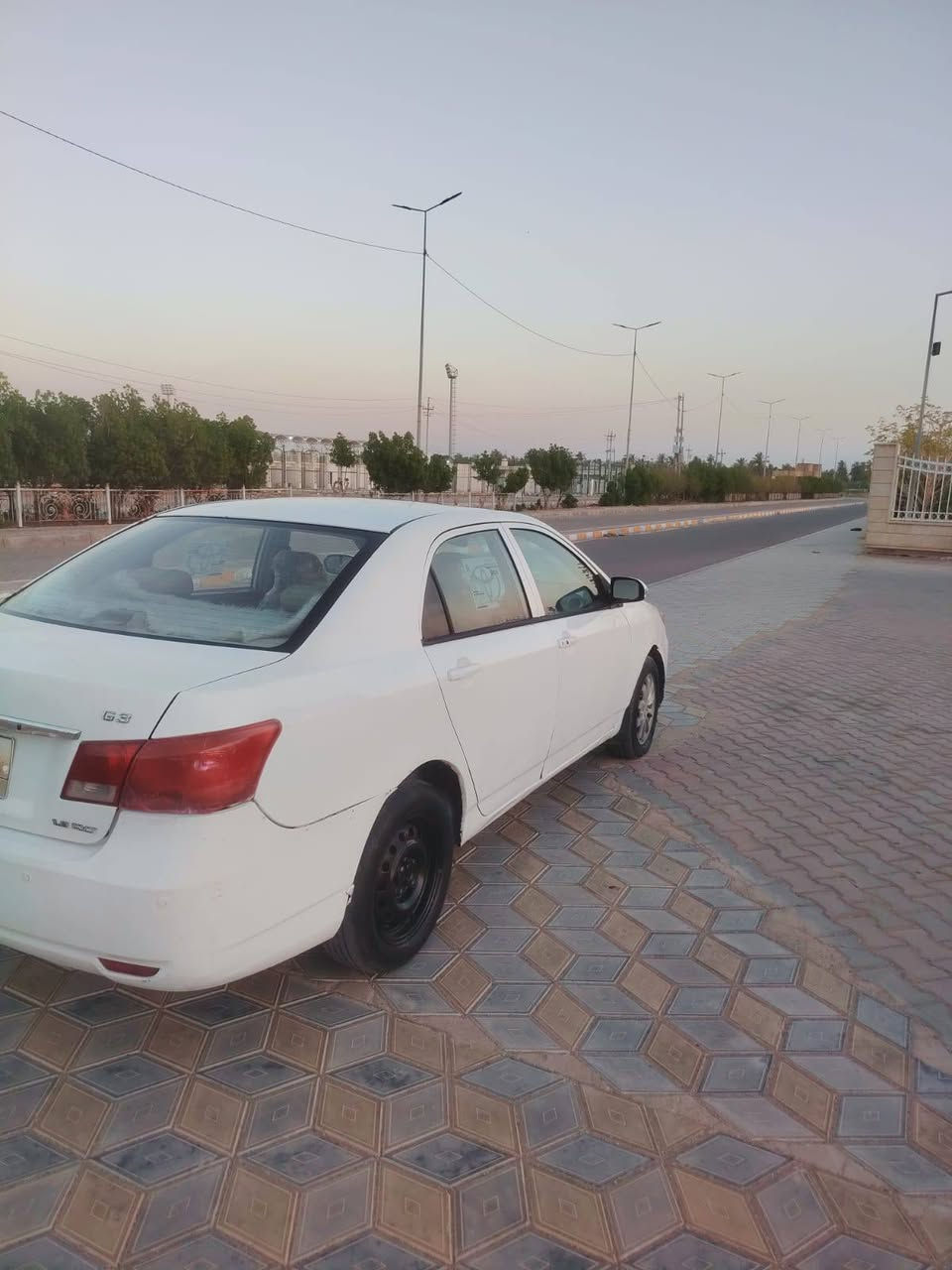 السلام عليكم بي وأيدي  موديل 2013مكينه كير مكفولات تبريد ثلج تخم تاير جديد خطين  غاز بانزين اوته ماتيك ابلاديه سياره جاهزه شغل وطلع وين ماتريد السعر 33 مراوس شنو عندك اراوس  المكان العماره تصال *********** رقم اسيه بي واتساب ***********
