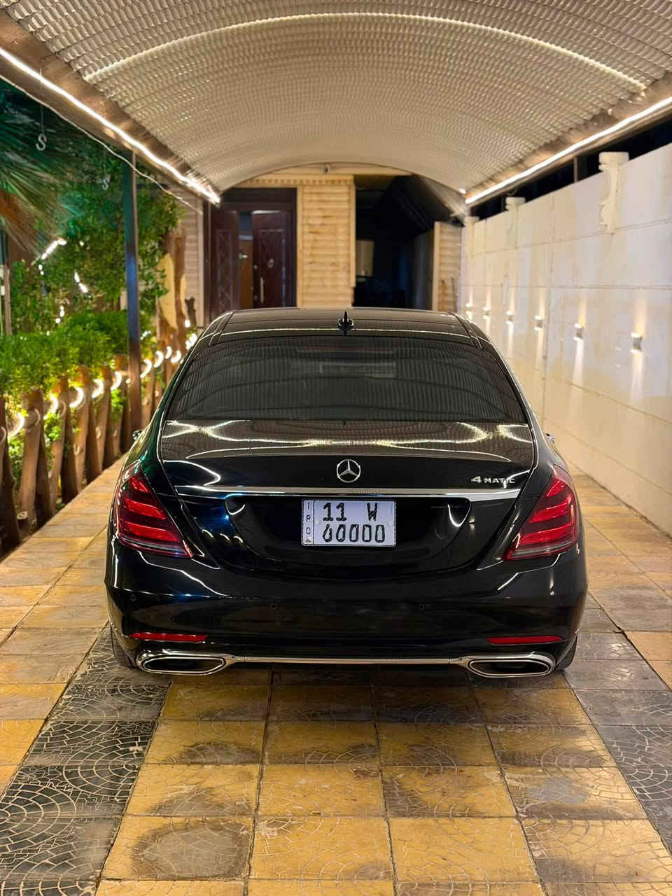 السلام عليكم
مارسيدس s 450 
موديل ٢٠١٨ 
رقم بغداد الجديد باسمي هزه وارقام وسنويه جدد
*****السياره لا قطعه مفتوحه ولا شخوط ولا رصعات *****
—————————
المواصفات ؛
١- برده خلفيه 
٢- بانوراما 
٣-كشنات جلد 
٤-كشنات كهرباء 
٥-كامرات ٣٦٠ درجه
٦-  رادارات ٣٦٠ درجه
٧- خزن ميموري للمقاعد الكدام + المقاعد الخلفيه
٨- تدفئ تبريد مقاعد 
الخ …… من المواصفات بعد مارسيدس ميحتاج احجي 
————————————
السياره وارد امريكي كلين تايتل 
مكفوله من للصبغ والضربه والغرق وكلشي 
من سنه ٢٠٢٠ يمي لليوم مداريها ومابيها اي نقص سياره كلش كلش جديده بالنسبه لخواتها 
بس هذاك اليوم اخذتها فحص وكالولي عدك جاملغ خلفي بي كلير جاي من امريكا معرف شنو صراحه بعد ماعرف اذا كان كلامهم صح او غلط 
السياره جدا جديده ومداريها من ناحيه دهن وبانزين وفلاتر وكل غراضها الاصليه وياها وهواي مصروف عليها الله شاهد
——————————————— 
مكاني حي الخضراء مقابيل العامريه 
***********
