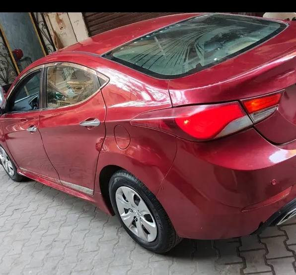 النترا 2016 اللون احمر 
ماشيه 180 
وارد امريكي 
ضربته جاملغ خلفي عكس السايق والبنيد ودعامية 
مستعجل عل بيعته ***********
