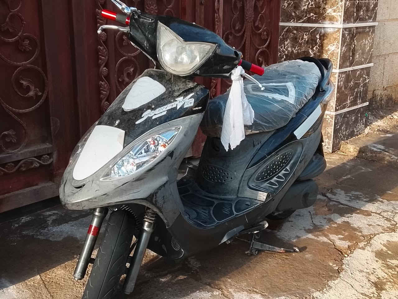 السلام عليكم
دراجة كامكو v2
الدراجة كفالة عامة شرط الفحص 
موديل 2013 
كلچات جدد شرط
مابيها نقص جديدة قبل شهر طلعتهة من الرمبة.. مكاني.. قلعة سكر وهذا رقمي 
الشراي يخابرني  ***********
