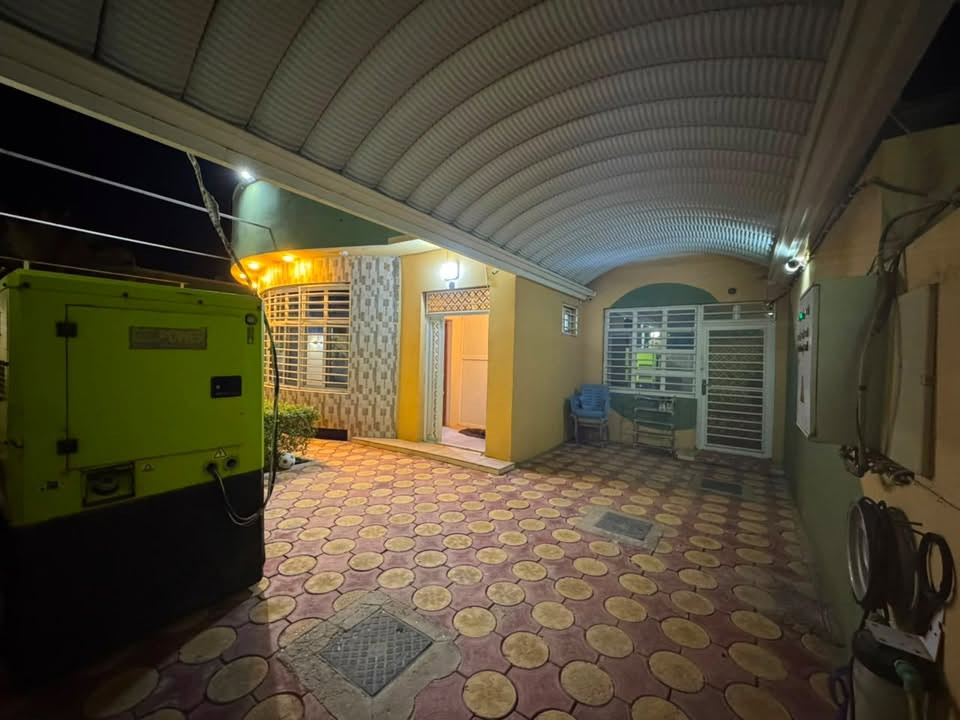 سلام عليكم الدار للبيع في مجمع سفير الحسين مساحة 300متر الاستفسار ***********
