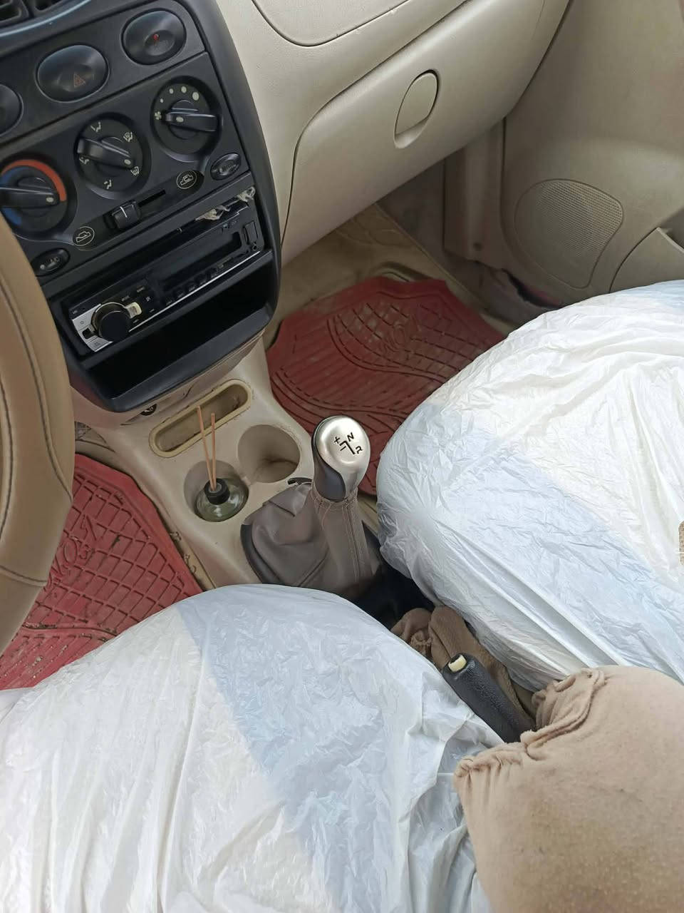 السلام عليكم
كيو كيو موديل 2011 بيه 3قطع صبغ  محرك  و گير  اوتو مكفول حداديه جيده تخم تاير رقم انگليزي تحويل مباشر السعر30 وبيه مجال *********** مكان بابل جبله
