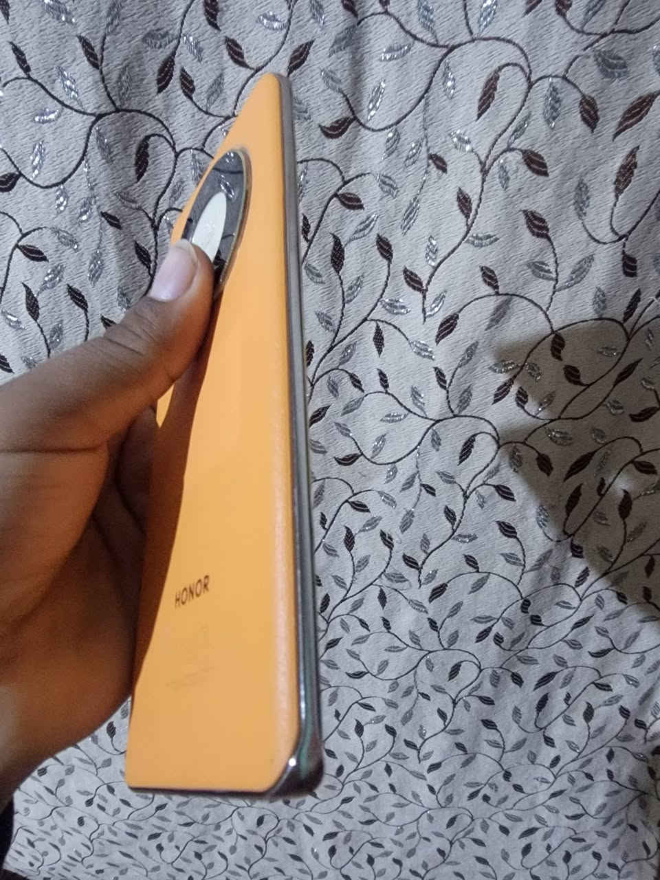 السلام عليكم هونر X9b ذاكره 256 جهاز مكفول مامفتوح ونظافته  حلوه فقط بي فطر بجامه مال العدسه مال التصوير وتبديلها ب10 الف جهاز بدون ملحقات بس كفر وياه السعر 225 وبي مجال لشراي الاستفسار خاص او وتساب ***********

