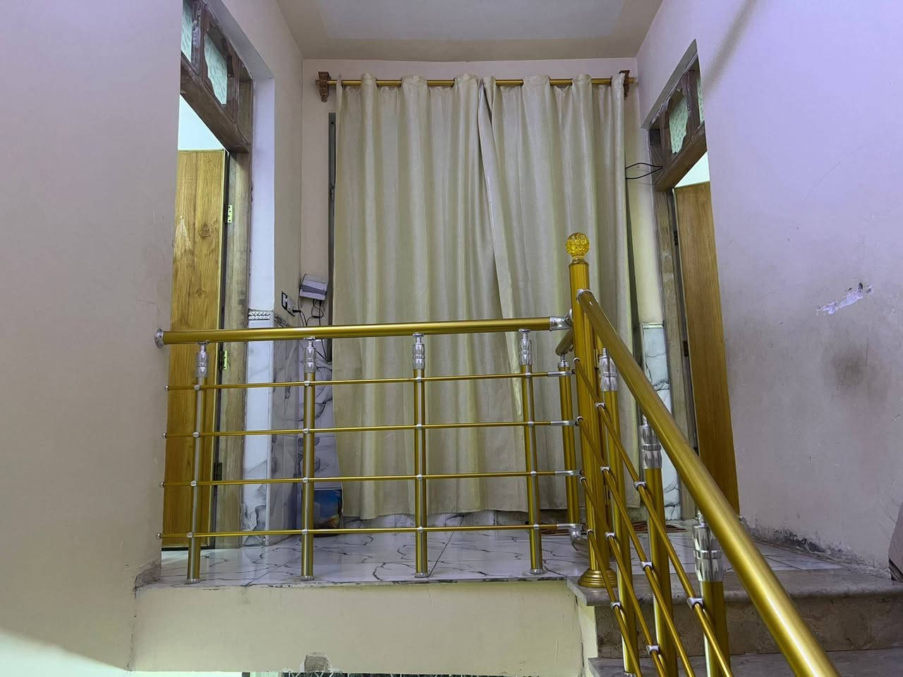 سلام عليكم بيت للبيع 100 متر مربع 10+10 زراعي حي البتول شارع مدرست الخيرات فراع سواق عباس الساعدي البيت ركن كامل خدمات مي مجاري كهرباء خطين وسحب 10 امبيرات مجاني شتى وصيف قاطين الارضري غرفه وستقبال وصاله وحوش حمام 🛀 داخلي تواليت خارجي قاط ثاني غرفتين وبيتونه مسلح البيت جاهز ونضيف ***********
