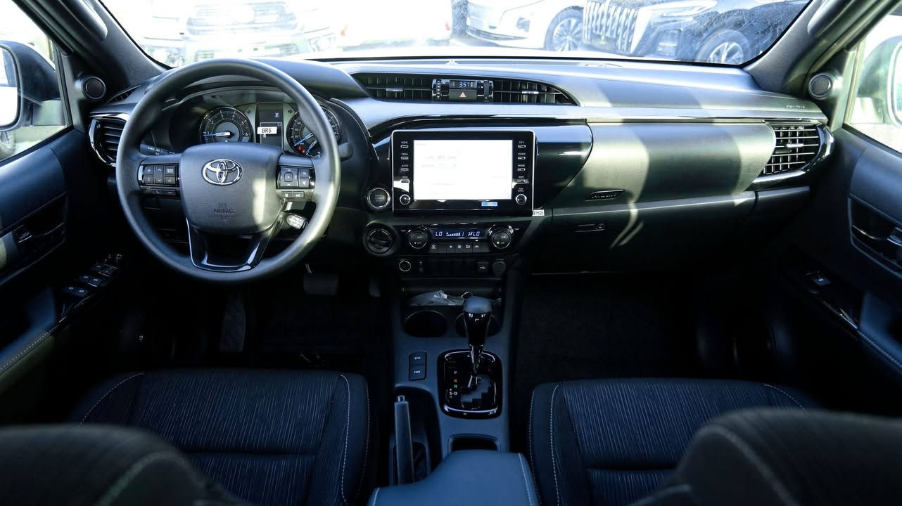 السلام عليكم للبيع تويوتا افنجر كويتي6سلندر رقم بغداد ماشيه  54 الف مكفولة من كلشي السعر ((4,23) اربع شدات و23 ورقه ) موديل 2024 مكان السياره بغداد  ***********
