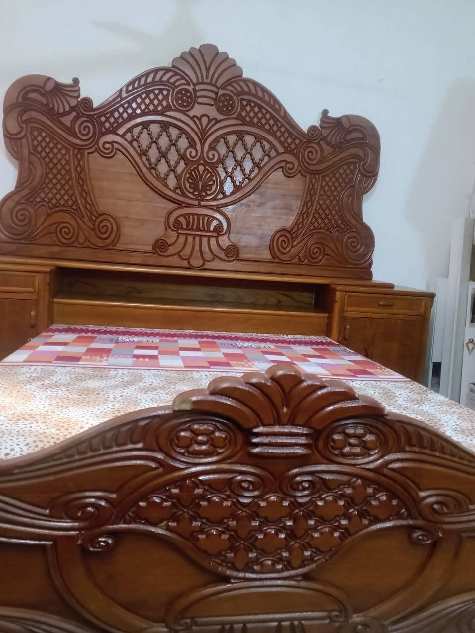 غرفة اخشاب بيع مستعجل نظيفه ٩٠ ٪تسكام صاج عراقي للأستفسار الأتصال على الرقم***********
