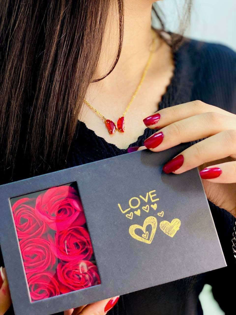 بوكس هدية الحب💋🌲
بوكس قلادة القلب او الفراشة بالحجر الاحمر للعشاق♥️ 
🌲عيد الميلاد المجيد🌲
ويانه غير شكل💋💋
بوكس قلادة القلب والفراشة باللون الاحمر الدموي الاحمر اللامع 💋♥️
تنفع تاخذها لحبيبتك او لزوجتك او امك او اختك بمناسبة اقتراب عيد الحب ♥️🔥 
مصنوعة من الستاليس الخالص الذهبي الاصلي ضد الصدأ♥️🔥


**إذا كنت صاحب هذا الإعلان وتريد حذفه لأي سبب، رجاءا أرسل رسالة إلى الدعم الفني**