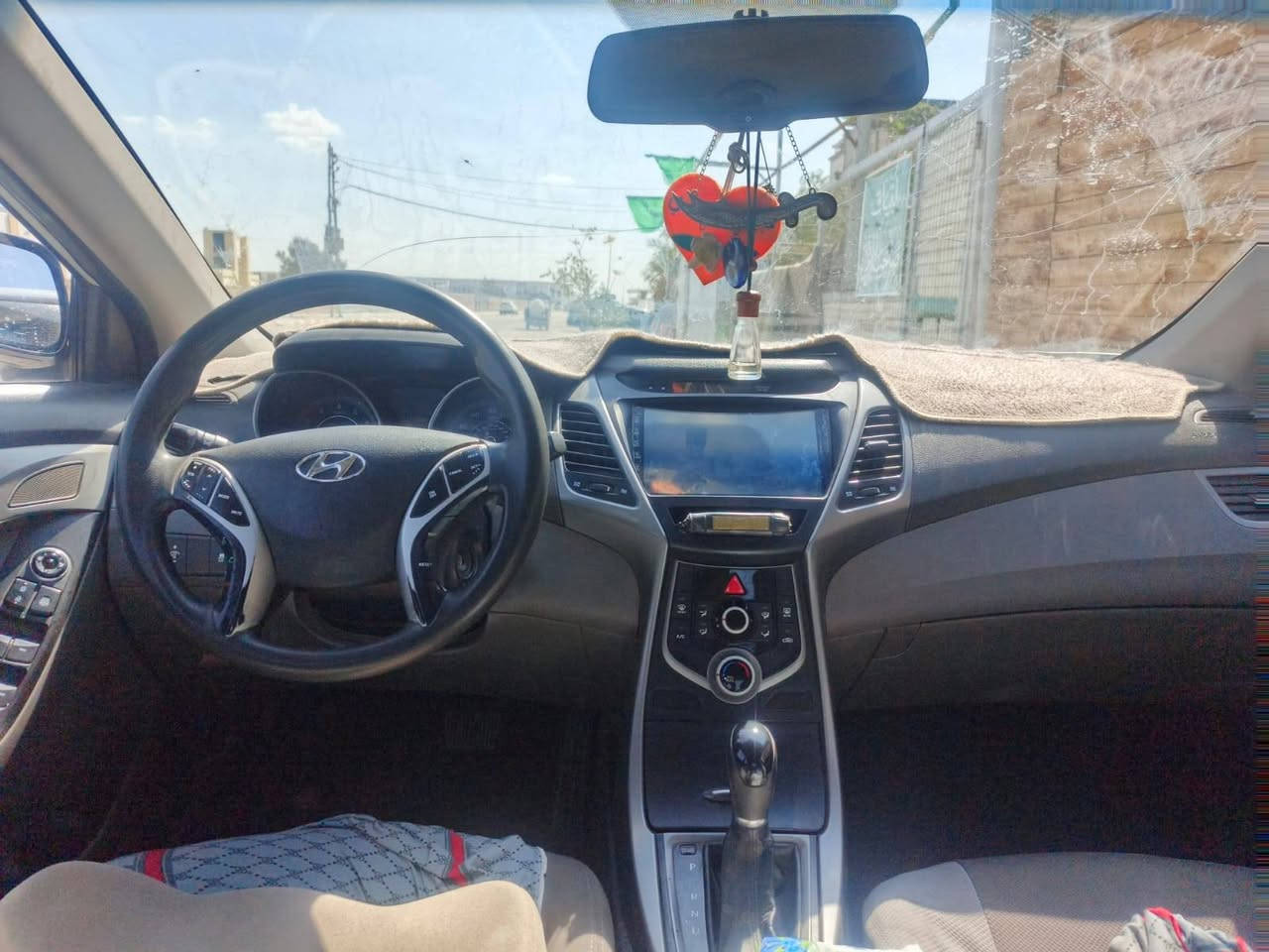 سلام عليكم ورحمة الله
النتره موديل 2016 للبيع وارد أمريكي السياره 

ضربتها فقط جاملغ أمامي أيسر السعر 117وبيها مجال

للاستفسار  ***********
