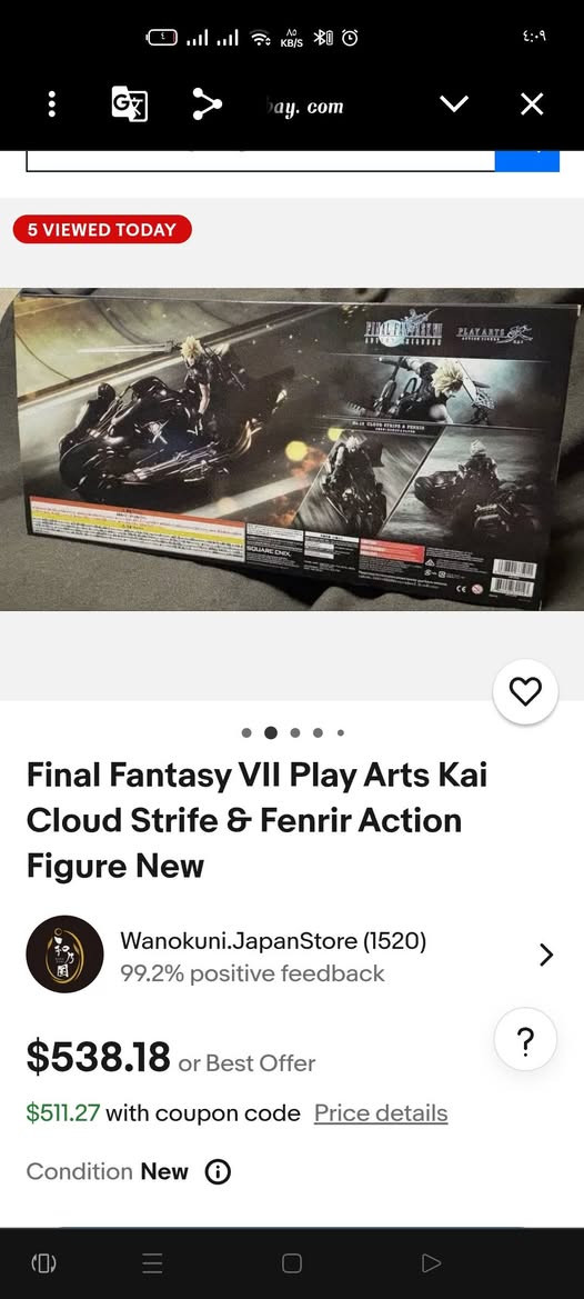 هذا المجسم هو Final Fantasy VII Advent Children Play Arts Kai Cloud Strife & Fenrir، وهو إصدار خاص يجمع بين شخصية كلاود ودراجته النارية فينرير.
يحتوي الطقم على مجسم كلاود سترايف، ودراجة فينرير، ومجموعة متنوعة من الأسلحة (السيوف السبعة التي تشكل سيف الاندماج)، وقطع قابلة للتبديل للأيدي والذراع. 

يتميز المجسم بتفاصيل دقيقة مثل الأنابيب المحترقة حول عادم الدراجة والمحرك، بالإضافة إلى مساحات تخزين لسيوف كلاود على الدراجة. 

هذا المنتج يُصنف ضمن المقتنيات (Collectibles) الموجهة لهواة ألعاب الفيديو وسلسلة فاينل فانتسي. 

المجسم اصلي 

اعلى سعر مزاد


**إذا كنت صاحب هذا الإعلان وتريد حذفه لأي سبب، رجاءا أرسل رسالة إلى الدعم الفني**