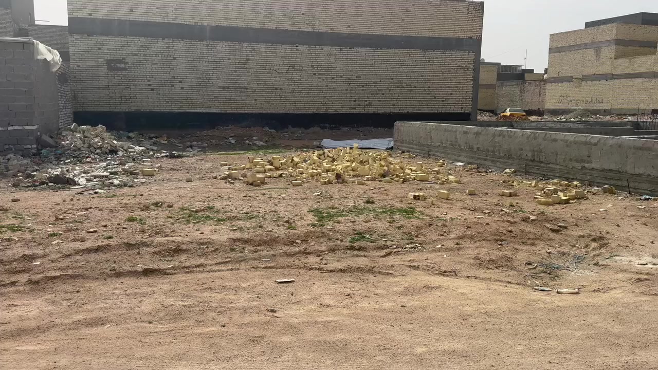 السلام عليكم عرصه بيع بلديه اقصاد 20 سنه مساحه 100 مربعه شارع 15 بصف شارع 30 مكان مميز باقي عليه 44 مليون عل 100 متر فقط السعر اتصل راعيه مباشر بدون دلال ***********
