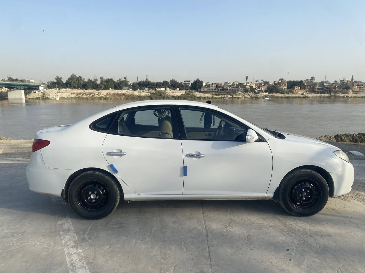 سلام عليكم 
الانتره 2010 خليجي 
-اشاير بلمري 
-4ديسك 
-محرك 1600 
-رقم انكليزي  تحويل ثاني يوم 
-ويل المرغوب 
سياره قطعه وحده بنيد 
صور سونار مرفق بلمنشور  
كلشي اكو بلسوك 
سياره نظيفه ومناقصه شي 
السعر 117 وبيه مجال 
-مكاني بغداد الكاظميه
***********
