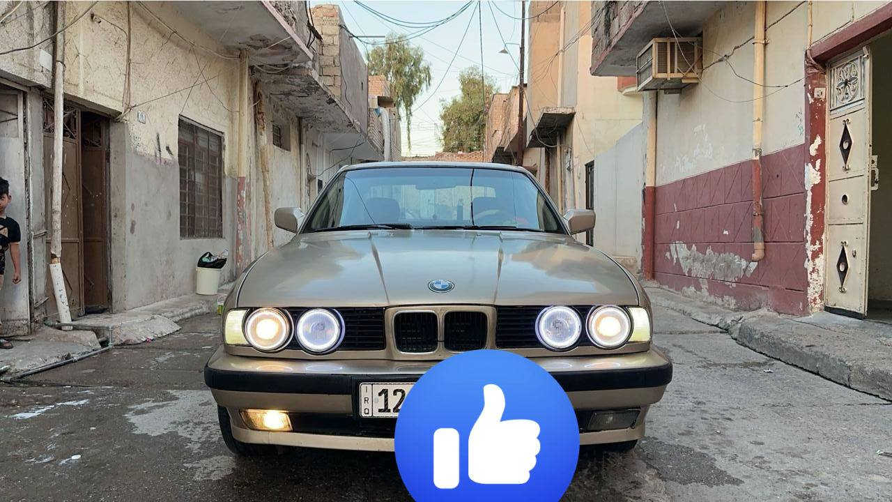 سلام عليكم بي ام 525 
موديل 91 
رقم مسطرة دولي 
كابون بانزين بيها 
 وكير عادي وكير ومكينة شرط
***********
