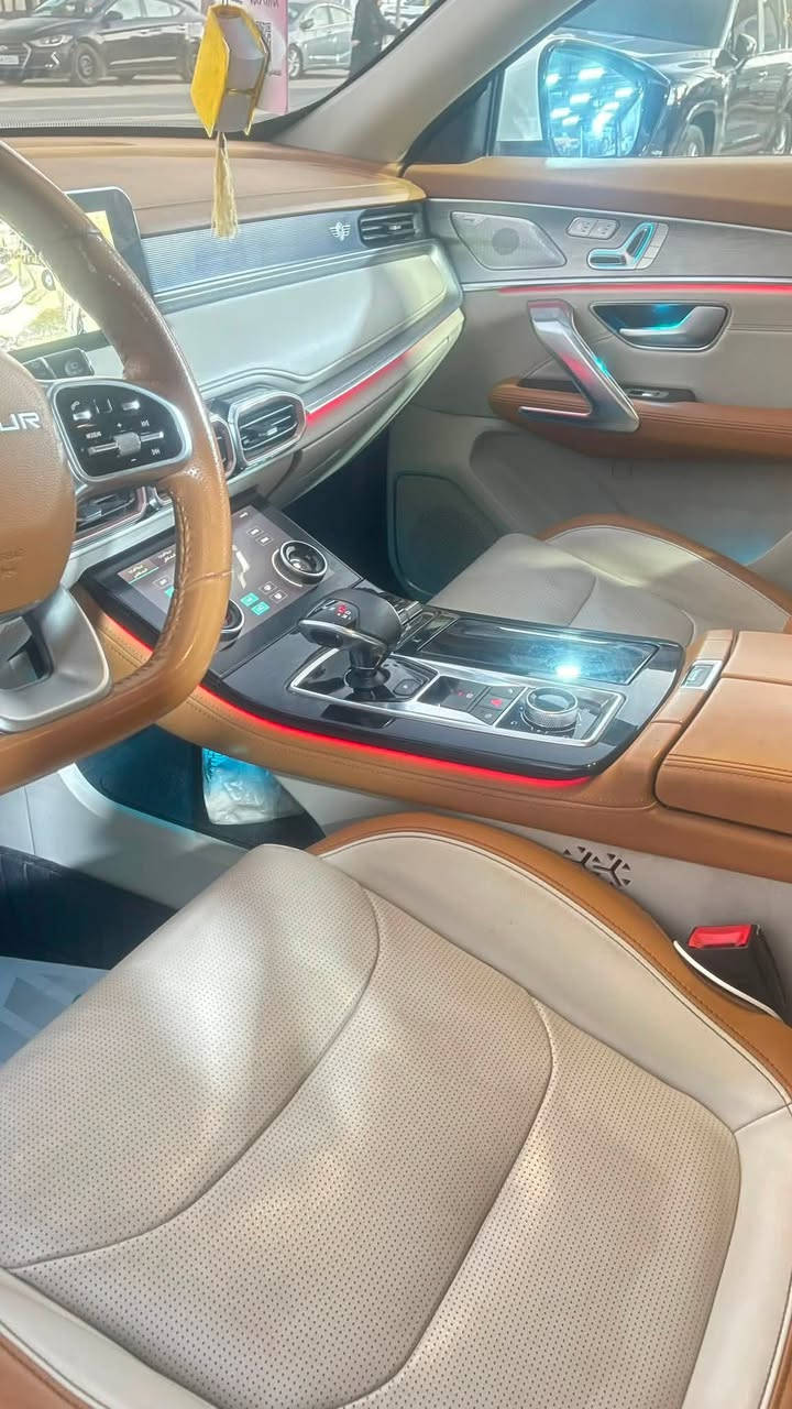 جيتور للبيع موديل 2024 لكجري

جيتور X70 Plus 1.6 Luxury 

المواصفات:

*عدد صفوف المقاعد 3 (7 ركاب ) 

* إطارات قياس 20 إنچ

*فتحة سقف بانوراما 

*مقصورة الركاب من الجلد الفاخر بلونين

*مقعد السائق والراكب كهربائي

*مقعد السائق مزود بذاكرة لحفظ 3 وضعيات الجلوس

*مقعد السائق مبرد ومدفاء

*مقعد الراكب مبرد ومدفاء

*كاميرات محيطية 540 درجة

*شاشة عرض ترفيهية قياس 12.35 إنچ

* لوحة القيادة الكترونية قياس 10.25 إنچ

*نظام صوتي من ٨ سماعات عالية الجودة

*رادار تفاعلي

*نظام تحذير مغادرة المسار

* نظام القيادة شبه الذاتية

*نظام مراقبة النقطة العمياء 

*نظام التحذير من التصادم الأمامي و الخلفي 

*نظام الكبح التلقائي في حالة الطوارئ

* إنارة محيطية

* إنارة ترحيبية

* المرايا الجانبية قابلة للطي كهربائياً ومدفئة

* شاحن هاتف لاسلكي سريع

*الأضواء الأمامية والخلفية أوتوماتيكية ليد(LED)

* مسند الذراع الوسطي مع ثلاجة

*نظام الدخول الذكي (بصمة)

* صندوق كهربائي

* نظام الفرامل اليدوية الاوتوماتيكي Autohold

*مكيف مع شاشة تحكم منفصلة للصف الثاني

*نظام مساعد صعود المرتفعات

*وسائد هوائية امامية وجانبية عدد 6

*نظام المكابح المانعة للانغلاق

*نظام التحكم بالثبات 

*نظام التحكم نزول على المنحدرات

*داش كام - DVR

*نظام تنقية الهواء PM2.5 مع فلتر N95

*قفل وفتح النوافذ والسقف باستخدام البصمة

رقمه ١٩ انكليزي تحويل باي مكان 
السعر١٥٧
ارخص من خواته الفحص السونار موجود مع الصور 
مكاني بغداد ١٤ رمضان 
***********
ممتواجد فيس بس واتساب

