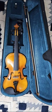 كمان للبيع السعر 50 الف يجي ويا جنطه ودامر وكتافيه المكان بغداد الحريه...