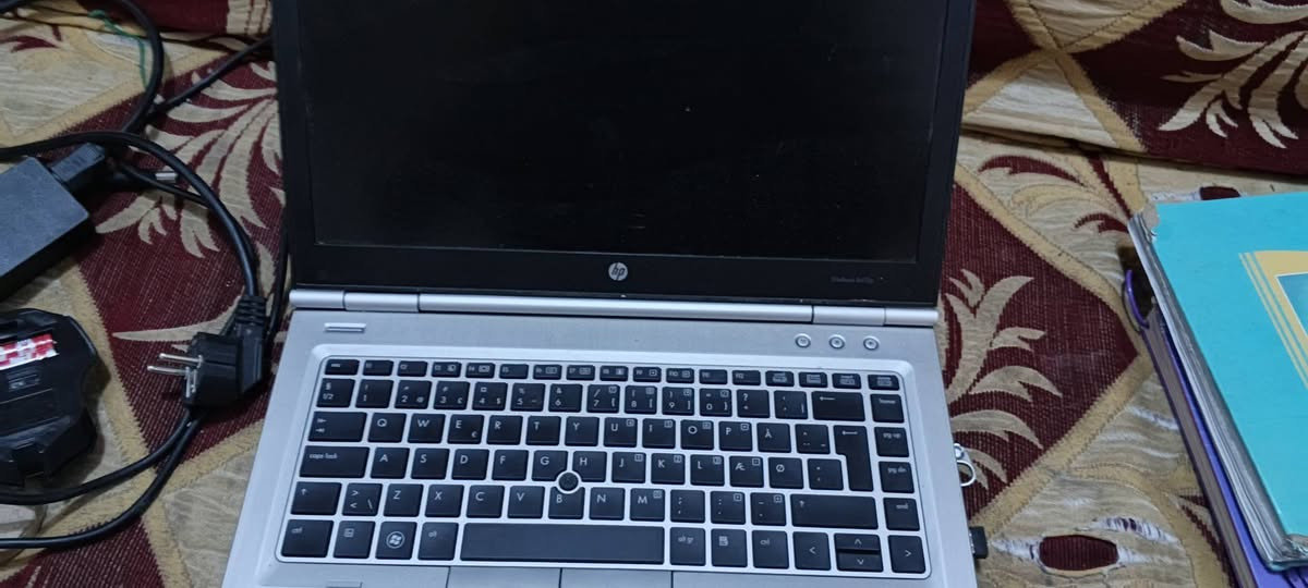 🔥 للبيع: HP EliteBook 8470p – جهاز عملي وسريع بسعر مناسب 🔥
💰 السعر: 200,000 دينار عراقي (قابل للتفاوض بالمعقول)

إذا كنت تبحث عن لابتوب اعتمادي للدراسة، العمل، تعلم البرمجة، أو الاستخدام اليومي، فهذا الجهاز يعتبر من أفضل الخيارات مقابل السعر. سلسلة HP EliteBook معروفة بجودة تصنيعها العالية وتحملها للاستخدام الطويل.

المواصفات:

✅ HP EliteBook 8470p

✅ شاشة 14 بوصة

✅ معالج Intel Core i7

✅ كرت شاشة Intel HD Graphics 4000

✅ ذاكرة RAM سعة 8GB

✅ قرص SSD SATA سريع، يمنح إقلاعًا سريعًا للنظام وفتحًا سريعًا للبرامج

✅ الجهاز جاهز للاستخدام مباشرة

مناسب لـ:

- الدراسة والجامعة.

- تصفح الإنترنت وتشغيل عدة صفحات في نفس الوقت.

- برامج Microsoft Office (Word - Excel - PowerPoint).

- الاجتماعات والدراسة عن بعد.

- تعلم البرمجة والأمن السيبراني.

- مشاهدة الأفلام والمسلسلات بجودة ممتازة.

- تشغيل برامج التصميم الخفيفة.

الألعاب:

الجهاز يشغل العديد من الألعاب الخفيفة والمتوسطة مثل:

- GTA V (على إعدادات منخفضة)

- League of Legends

- Dota 2

- Valorant

- Counter-Strike

- Minecraft

- Team Fortress 2

- Left 4 Dead 2

- Terraria

- Stardew Valley

- ألعاب PES وFIFA القديمة

  وغيرها من الألعاب المناسبة لمواصفات الجهاز.

الجهاز اقتصادي في استهلاك الكهرباء، وسريع بفضل قرص الـ SSD، ويعد خيارًا ممتازًا لمن يريد جهازًا عمليًا دون دفع مبالغ كبيرة.

📍 الموقع: البصرة

💰 السعر النهائي: 200,000 دينار عراقي

للاستفسار أو طلب صور وفيديو للجهاز أو تجربة قبل الشراء، راسلني على الخاص، وأجيب عن جميع الأسئلة بكل شفافية.


**إذا كنت صاحب هذا الإعلان وتريد حذفه لأي سبب، رجاءا أرسل رسالة إلى الدعم الفني**