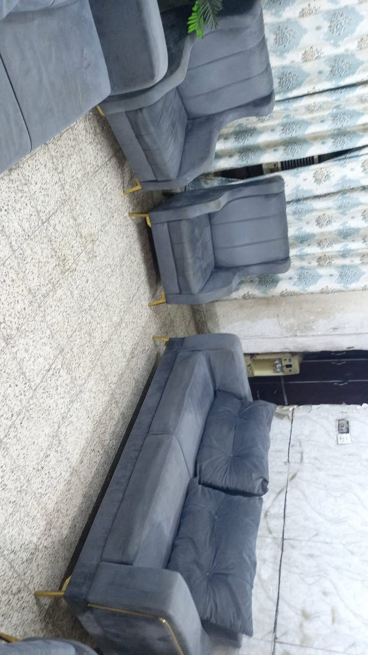 تخم رصاصي تركي ١٠ مقاعد اخو الجديد نضافه فول كل ضرار ما بي سعر ٢٦٥ وبي مجال مكاني بياع يوجد توصيل بكروه *********** وتساب
