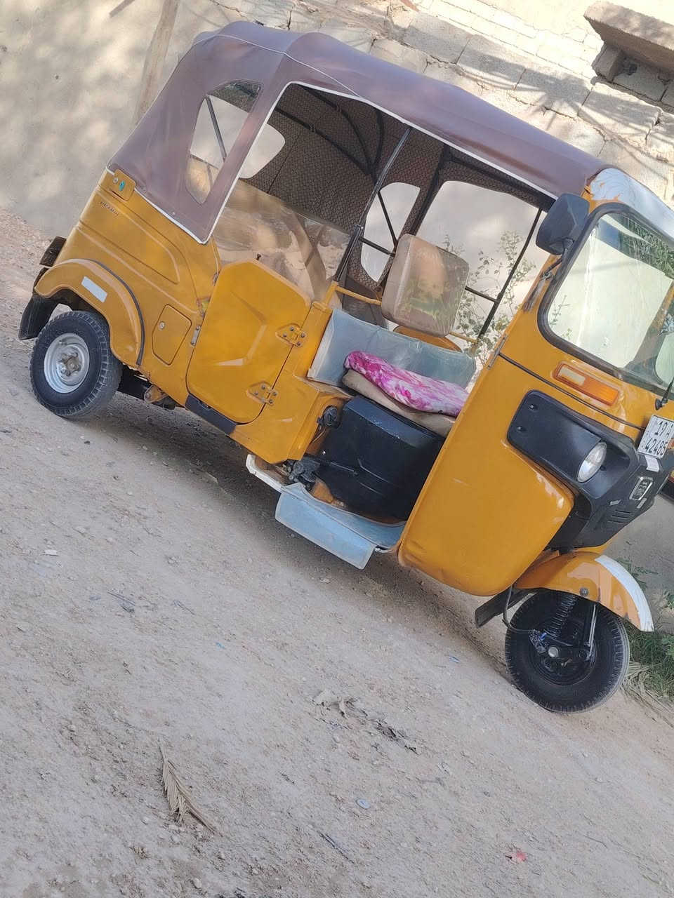 سلام عليكم تكتك واحد وعشرين رقم انكليزي بيه ضربه يم الباب اليمن صغيره السعر ٧٦٠٠ وبيه مجال للطيبين ***********
