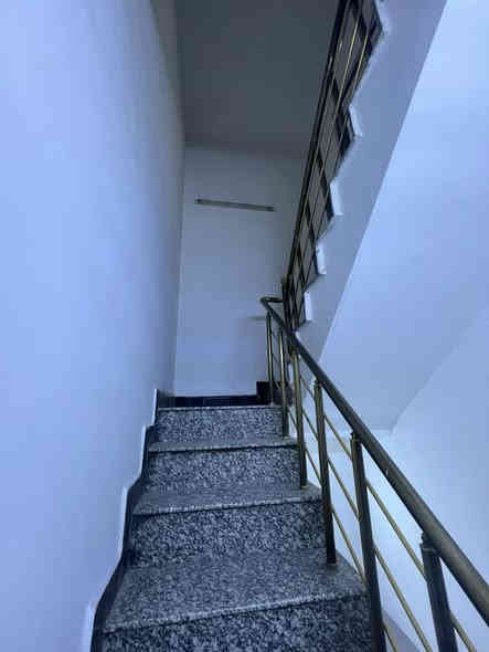 للإيجار منزل المساحه 50متر 
يحتوي علئ غرفتين نوم وخدمات عدد واحد ومطبخ وصاله قرب شارع الضيافه بدل الايجار 750الف ♦️♦️

للاستفسار الاتصال ***********
أو مراجعه مكتب عراق الخير 🔹🔹
