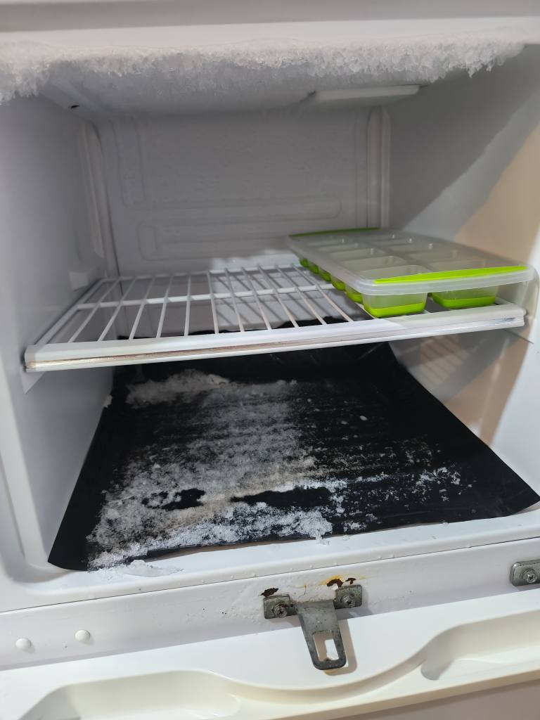 ثلاجه جديده للبيع مثل ماشوف كدامكم نضافه ١٠ عله ١٠ عنواني البصره ابو الخصيب منطقه محيله ولشراي يراسلني وتوصيل الباب البيت للستفسار *********** واتساب او تصال ابو الخصيب, البصرة
