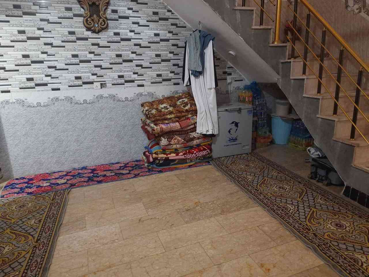 السلام عليكم
بيت 135م منطقة البهادليه طابو صرف الوجهة 9م النزال 15م منطقه تبليط ومقرنص جديد البيت بنيان جديد 2019
قريب الحولي تقريبا 100متر
وكباله شارع يربط شارع النجف الحولي 30متر يصلح حسينيه لزوار التفاصيل علرقم ***********
