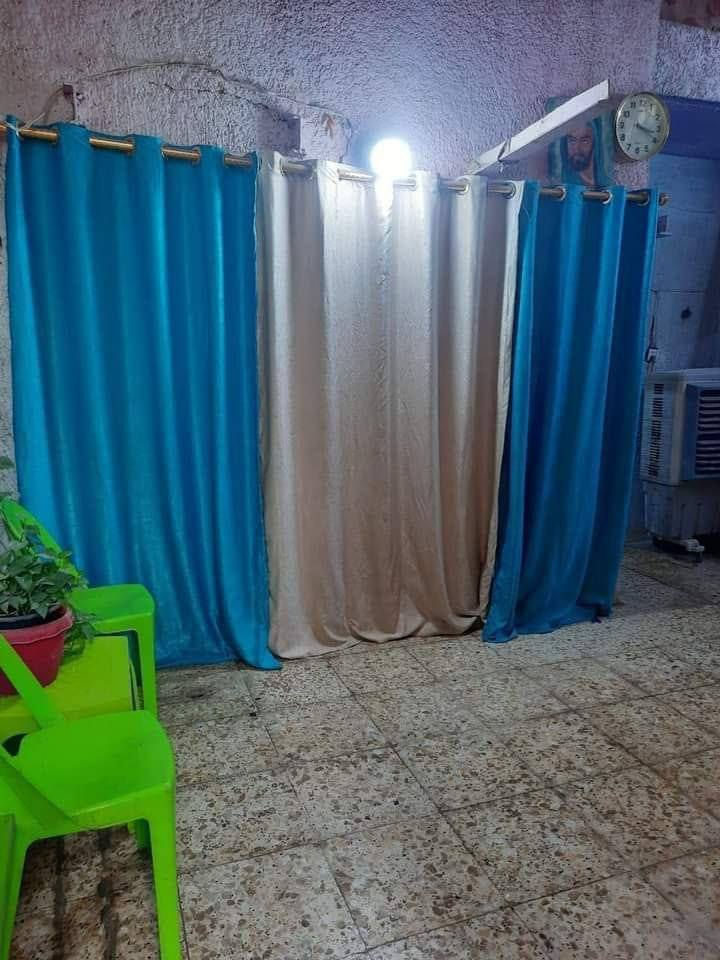 السلام عليكم  توجد
السلام عليكم  توجد 
نص قطعة خلفية للبيع  ٧٢ متر قطاع 20  تتكون من غرفتين نوم وصاله وحمام مشترك  ومطبخ  السعر ٨٠ عليه كل الرسوم و٧٥ على المشتري كل الرسوم ماء كهرباء  غرمة . الاتصال على الرقم  ***********
