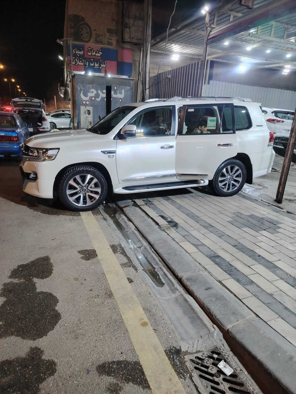 السلام عليكم لاندكروز. ساز. 2021 رقم بغداد فوول مواصفات محرك 8 سلندر 5.7 VXS. مواصفات لكزز جكات أعلى مواصفات بالاندكروز  مكفوله كفالة عامه على الفحص سيارة جديدة وجاهزة ما بيه اي نقص محرك كير مكفولات صدر امامي خلفي جديد تخم تاير جديد دنلوب. سيارة على وضع الشركة ماشية 90 حقيقي للاستفسار ***********  مكان السياره النجف.
