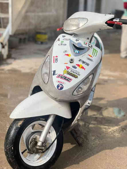 ماكس للبيع
كفاالة عامه صالنصة رياضي fm
الدراجه خير من الله بس الكابريتر تجاري والسويج مكسور داخل الجوزة بس عادي تشتغل
بيها سستم كلش قوي عارضها ٤٠٠ وبيها مجال بسيط المكان بغداد العبيدي
*********** واتساب موجود
