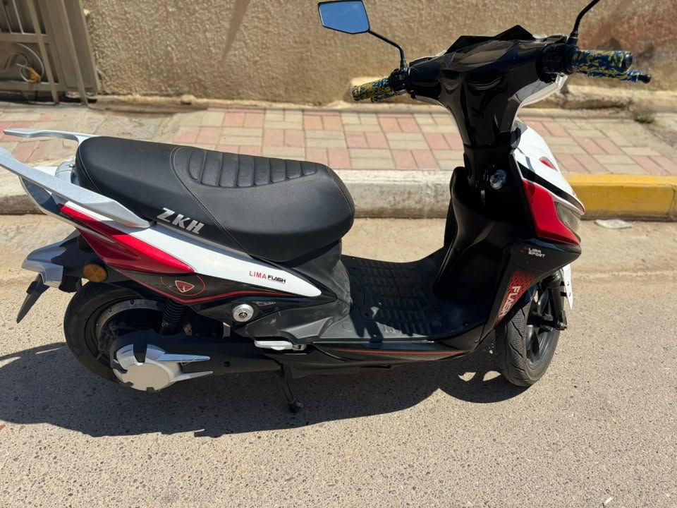 دراجه شحن ليما كلش نظيفه مثل ماواضح بصوره والجناي يعرف شنو سعره  ٨٥٠ لان الجديد فوك المليون لتواصل ***********
