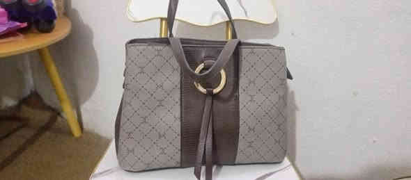 اهلا وسهلا للحجز ***********
توصيل داخل كربلاء ب4
بغداد 5
محافظات 6
يوجد جمله مفرد
