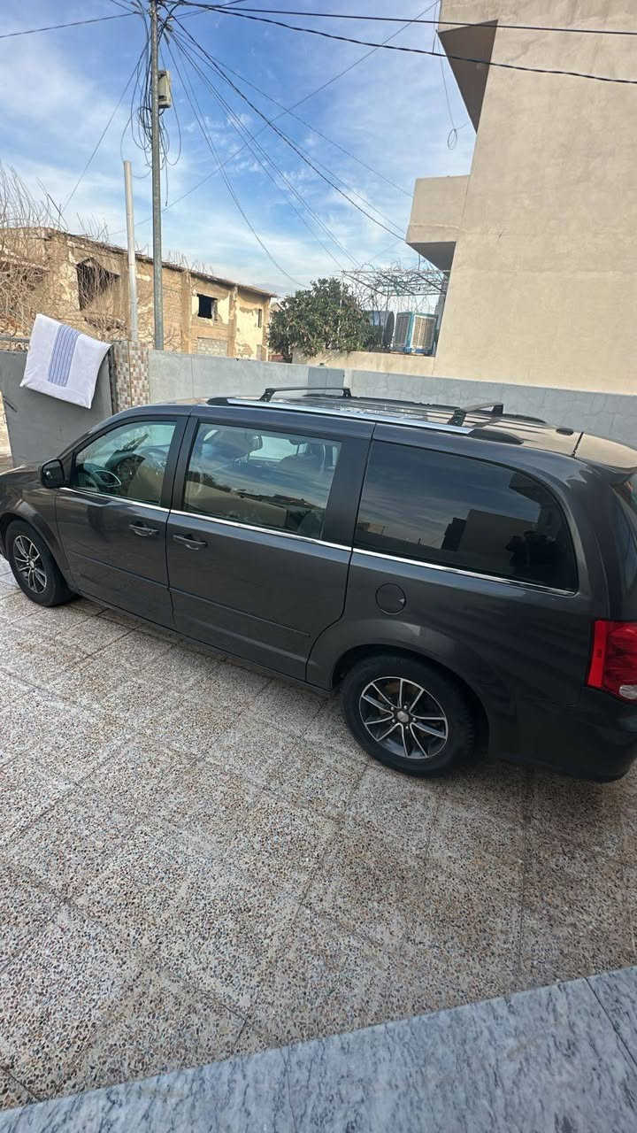 دوج كرفان17 فول مواصفات بدون صبغ ولاضرر  كير محرك كفاله كشنات جلد ابواب  كهربائي جنط شفط *********** السياره موجوده بل دهوك  سعر 180بيه مجال شويه
