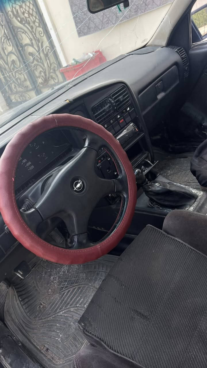 اوبل ستيشن رقم نينوه انكليزي بسمي سياره تحويل مباشر  سياره موديل 1992ماتحط عليها الف سياره بلاديه  مكان سياره تكريت والف هلا بشرايه سعر ٣٧
***********
