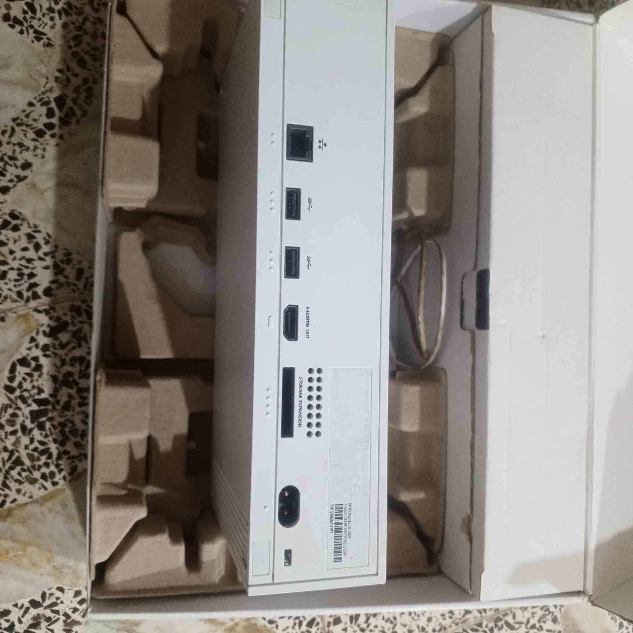 السلام عليكم
Xbox series s 
512GB
1جويستك 
بيه لعبة ريد ديد ريدمبشن 2
ناروتوا
GTA5
السعر 350
التواصل
*********** لا يوجد توصيل اذا عندك توصيل راسلني على الخاص  او خابرني على هاذا الرقم
