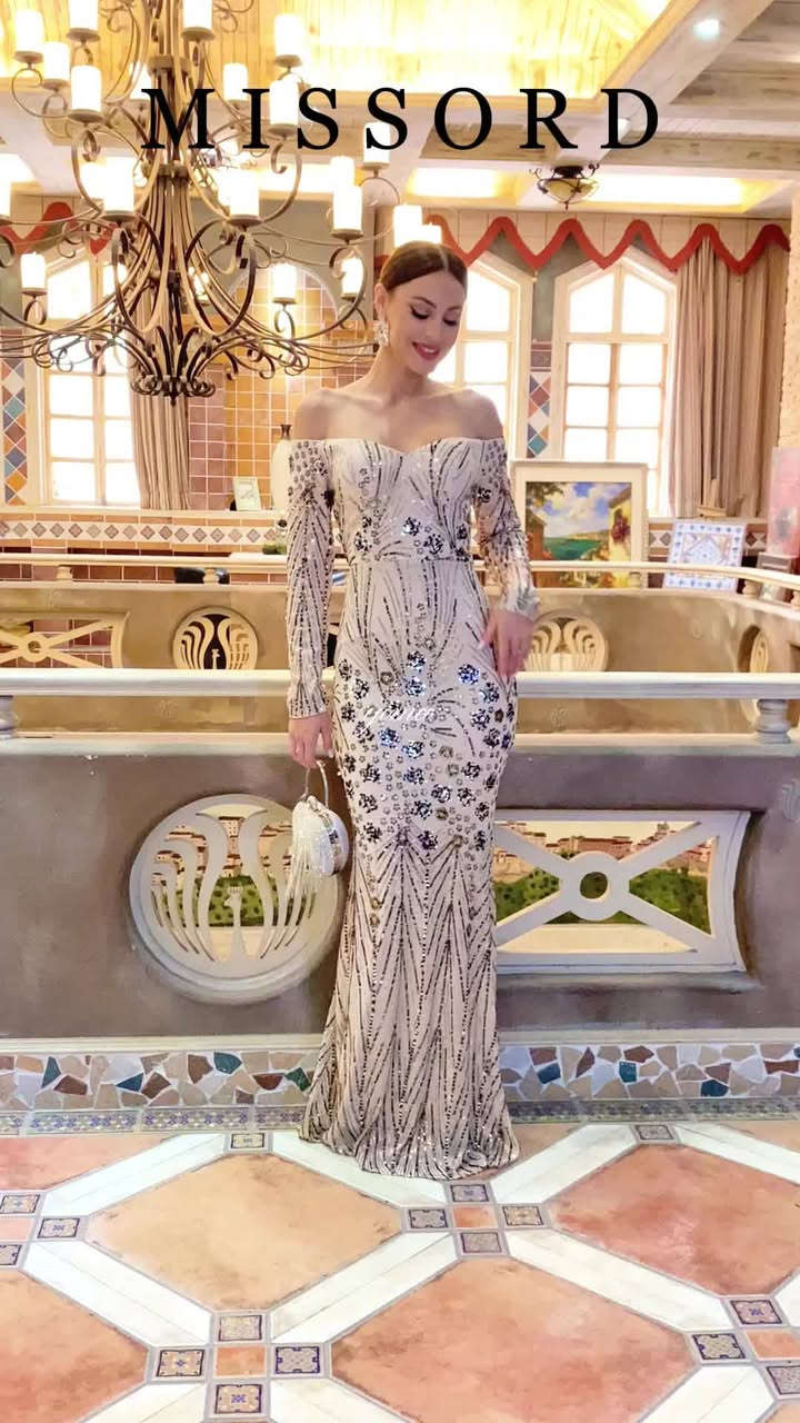 ✨ فستان نسائي ماركة زارا 
جديد كلش حلو وراقي، ذوقه عالي ويبرز الأنوثة
قماشه ناعم ولبسه مريح، مناسب للطلعات والمناسبات

📏 القياس L
⚖️ يلبس من 60 إلى 68
💰 السعر 35 ألف

💖 قطعة أنيقة تستاهل 
واتساب ***********
