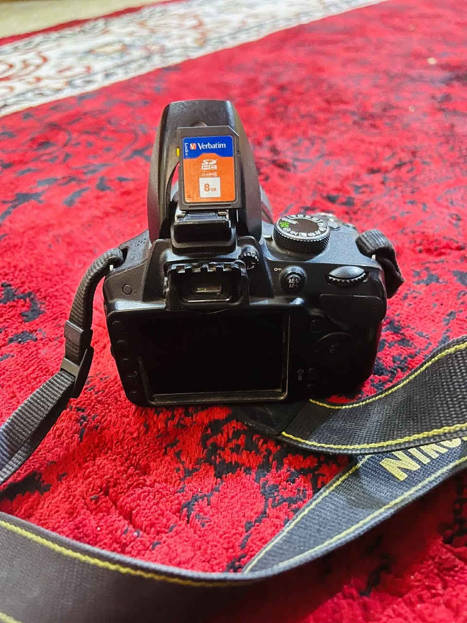 كامره للبيع D3200نيكون ملحقات الجنطه)(  رام شاحنه السعر325 بيه مجال🤍 *********** مكاني موصل
