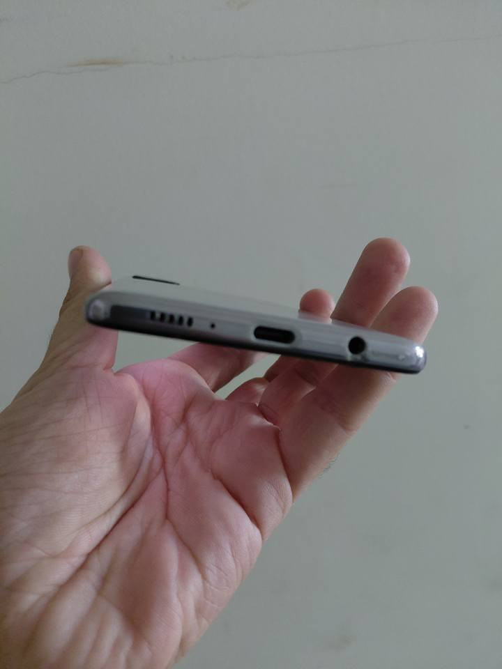 السلام عليكم
هاتف سامسونك كالكسي A51 ذاكره ١٢٨ بطاريه ممتازه 
الشاشه بيها فطور بسيطه من جوه والكامره ايضا من الخلف بيها فطر 
للبيع بسعر ٦٥ وبي مجال 
مكاني بغداد 
للتواصل :***********
