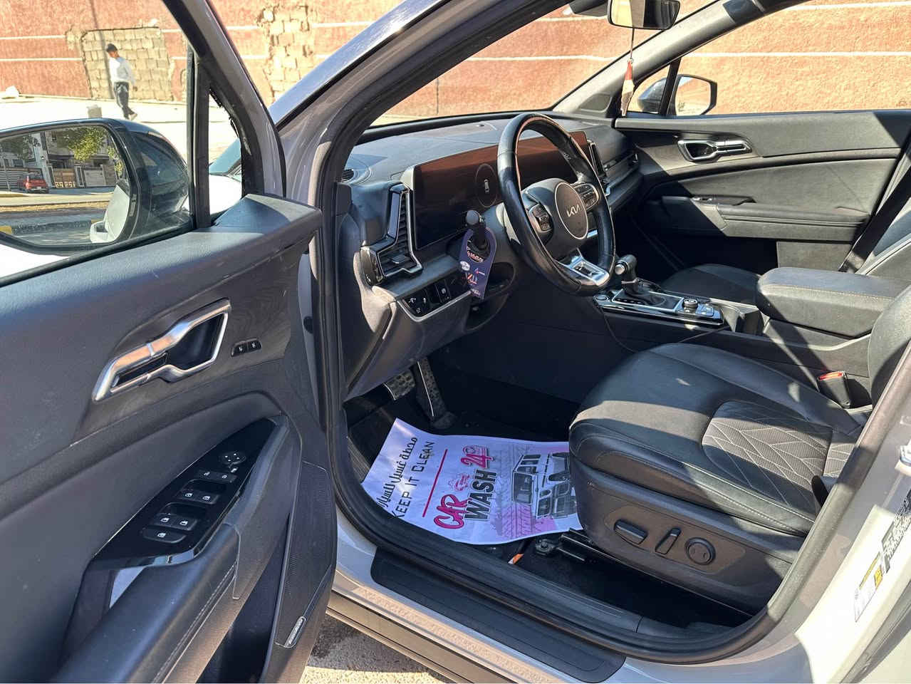 السلام عليكم عندي سبورتج موديل 23 فول مواصفات لون مميز

السياره حادثها جاملغ وباب السايق وبيها الصفحه الثانيه من امريكا كلير

السياره فول مواصفات للاخير بصمه وجلد وشاشه ديجتال

ماشيه 30 الف 

مكاني شارع فلسطين

رايدها ب189 ورقه وبيها مجال

*********** بغداد, العراق
