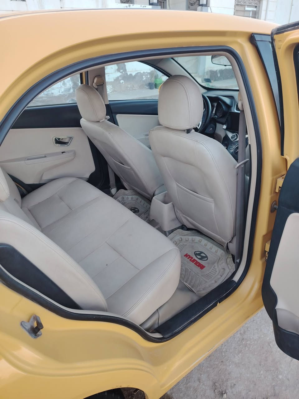 سلام عليكم للبيع فلاوين موديل 2014 حره سياره جديده مكفوله من ضربه وتبديل وصبغ ماعده بس بنيد بيهه محرك كارتون حداديه أماميه وخلفيه جدد ستوني مسويهن تبريد ثلج تدفئه شغاله كهربائيات كلها شغاله تخم تاير شاشه تحكم ستيرن تحكم مري كشنات جلد ريمون سنتر لك رقم بابل دولي مصفره هيئه وغرامه مكان سياره ديوانيه السعر 32 وبيهه مجال بيع مستعجل ***********
