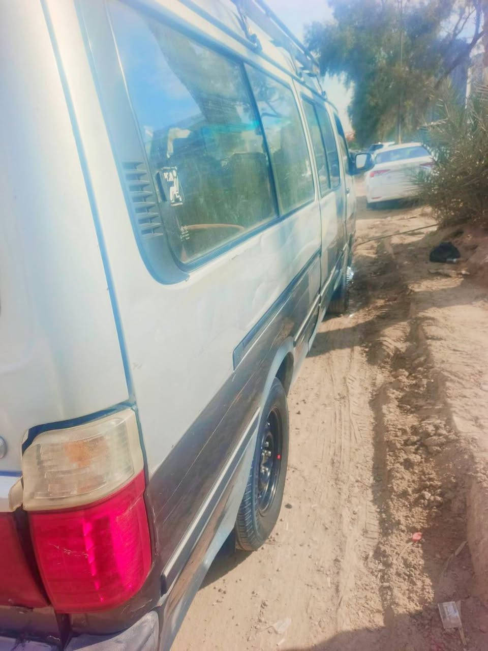 سلام عليكم فوتو الوان موديل 2012 مصفره هيه وغرامات رقم جديد مكينه محور تخم تاير  الكشر كدامك السعر 57 وبيه مجال حك الجيه 
مكان بغداد        ***********
