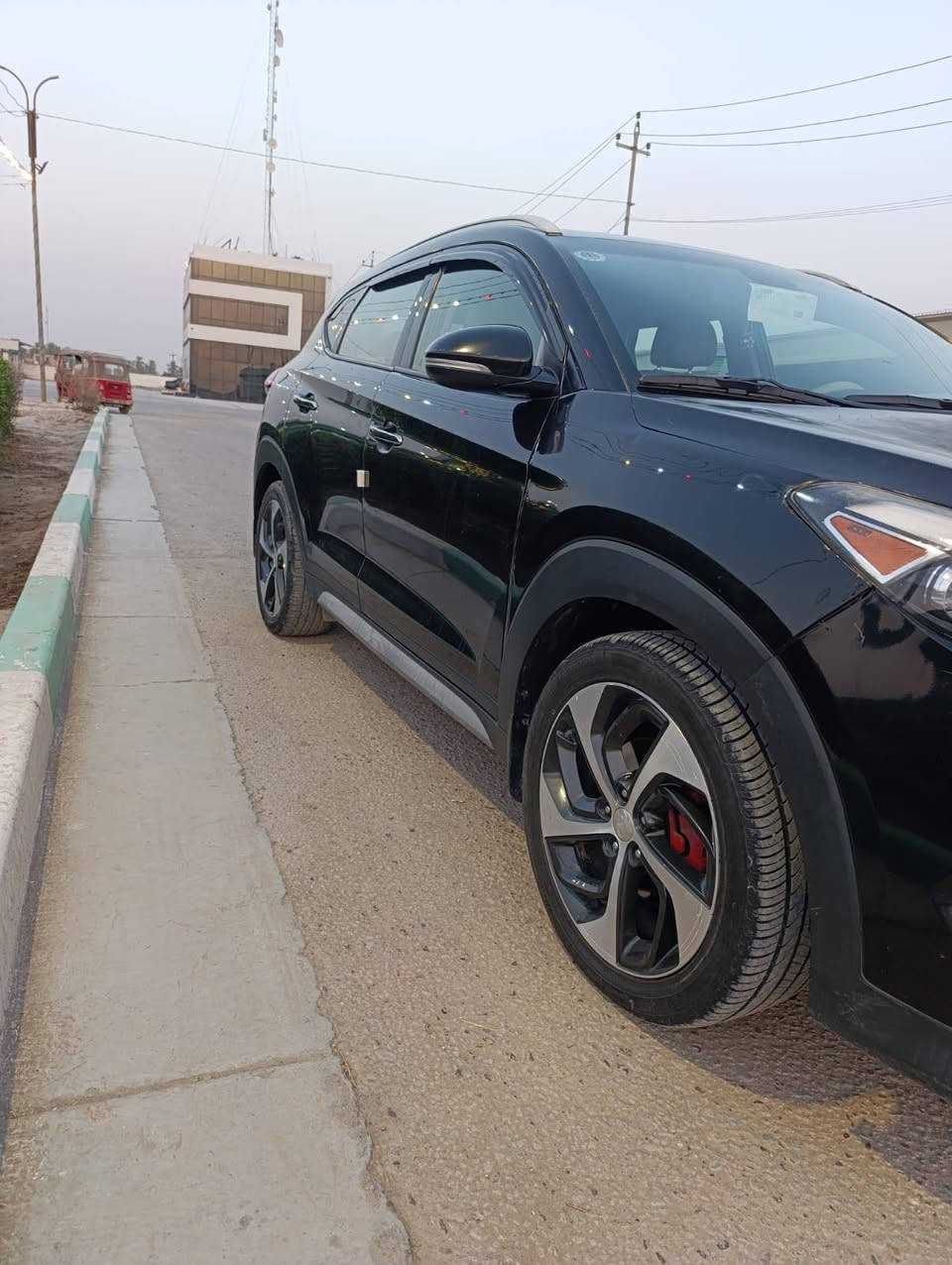 السلام عليكم توسان امريكي للبيع موديل 2017بسمي حادثه بنيد وحافة الجاملغ الامامي فقط والباقي كفاله السيارة مال جناي السعر 145وبيه مجال حك الجيه مكاني بابل القاسم للئتصال والاستفسار
، ***********
