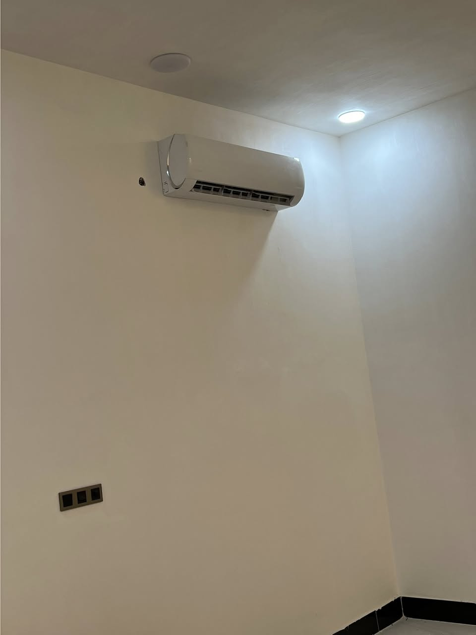 مساء الخير على الجميع 🌙  
تم اليوم بعون الله تجهيز وتنصيب سبالت توسوت بالكامل مع إجراء الفحص والتشغيل والتأكد من كفاءة التبريد والأداء الممتاز ❄️🔧  
نحرص دائمًا على تقديم شغل مرتب ودقيق يرضي الزبون ويوفر أفضل نتيجة من ناحية التبريد والعمر التشغيلي للجهاز ✅  

كادر العمل:  
كرار علي  
علي ثامر  
‏مهندس أحمد 

للاستفسار والحجز:  
*********** 📞  

شكراً لثقتكم 🔥
