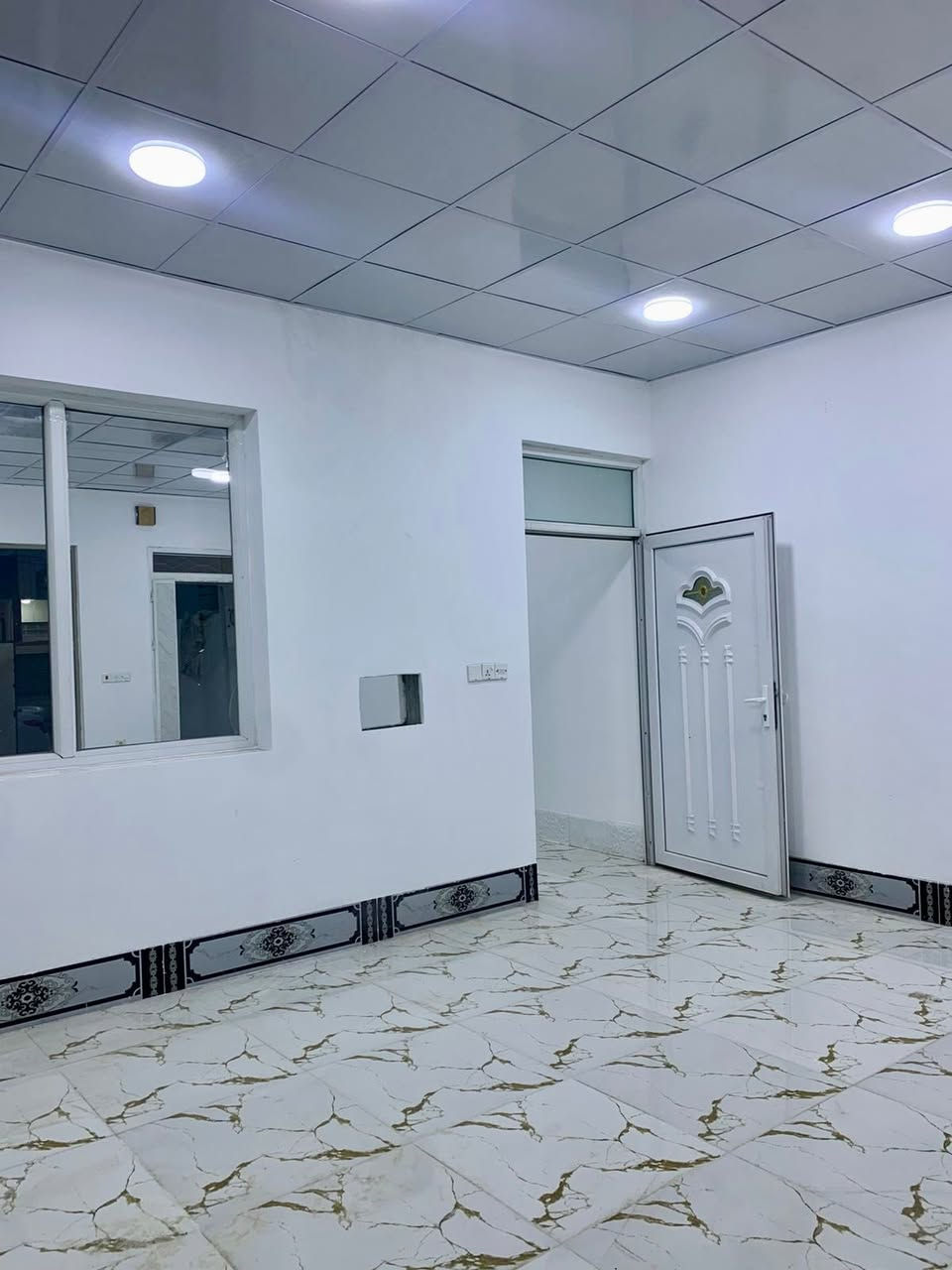 دار للبيع/كركوك/دروازة/مقابيل كروب جومان 
                ((موقع مميز جداً))

المساحة: 100 متر 

يحتوي على:
(غرفة نوم+مطبخ حار+مطبخ بارد+استقبال+كراج سيارة)

البيت فول مواصفات+فول سيراميك+سقف ثانوي
موقع مميز جداً منطقة فول خدمات 

لمعرفة السعر والاستفسار الاتصال على الارقام الاتيه:
(***********) اسيا 
‏(***********‏) كورك 
او مراسلتنا على بريد الصفحة

ملاحظة: يمكنكم ارسال الأراضي والبيوت
للأعلان عنها عبر صفحتنا بدون مقابل 
يرجى ارسال:
عنوان المُلك كامل 
بعض الصور للمُلك
سعر المُلك 
عبر الواتساب الخاص بالصفحة (***********)

لزيارة مكتبنا على العنوان الاتي: 
كركوك/سرچنار/فلكة سرچنار
