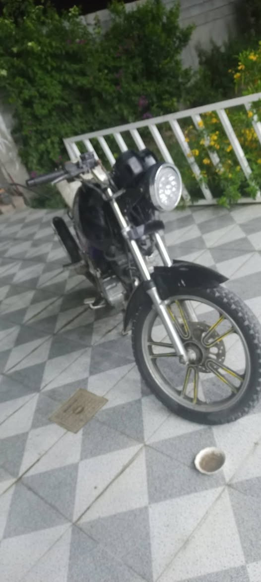 باندا للبيع س250بيها مجال دراجه نضيفه مستعجل علا بيعتها مال جناي تواصل***********
