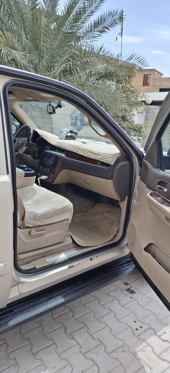 تاهو موديل 2009 ادوات
بيها باب جارد والتكم جارده والدشبول مكسور 
بدون كصه للسعر ***********
