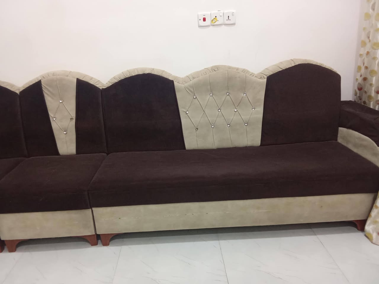 السلام عليكم من رخصة الادمن ديوان للبيع 19 مقعد بي ث قنفات السفنج مالتهن نازل اما البقيه مابيهن شي عنوان بابل


**إذا كنت صاحب هذا الإعلان وتريد حذفه لأي سبب، رجاءا أرسل رسالة إلى الدعم الفني**