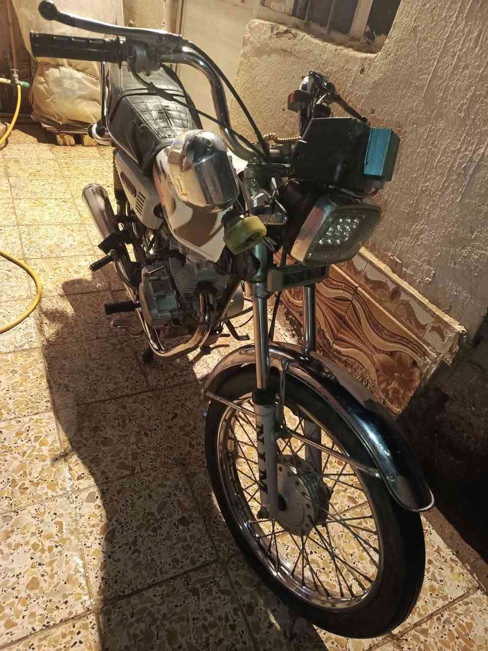 سلام عليكم دراجه للبيع نامه اصلي اروق محرك نضيف مجفت دراجه ما متعوبه نضيفه بشكل مال جناي العنوان الناصريه قضاء الغراف الشراي يتصل وبخدمته رقم 1 ***********
