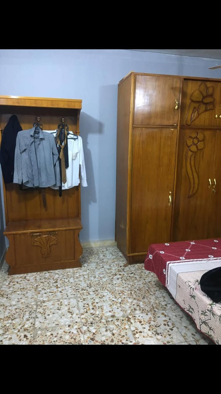 غرفة صاج للبيع طول الكنتور 260 نضيفة جداً
السعر 550 الف 
***********
مكاني بغداد
