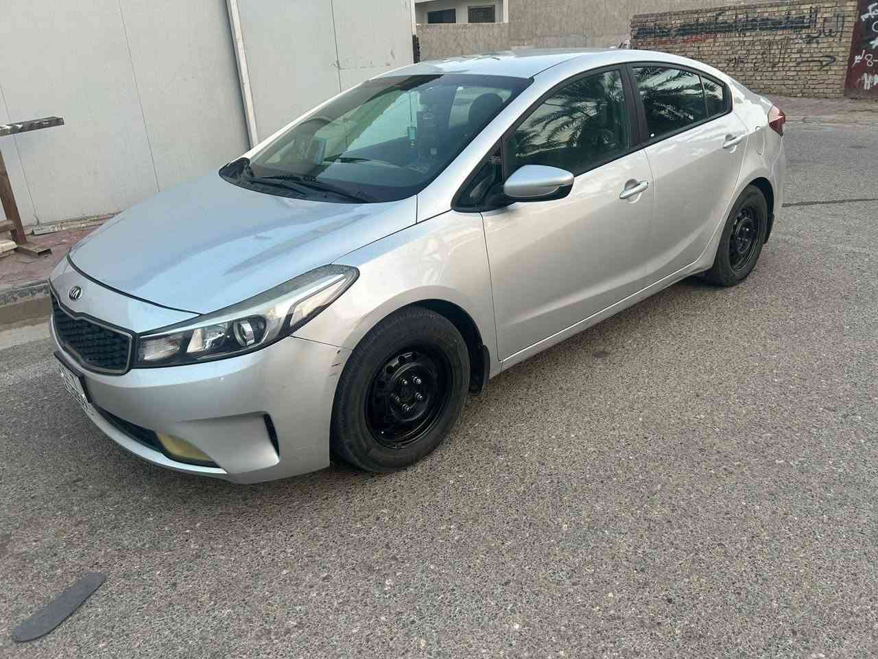 لفورتي 2017 وارد امريكي ماشيه  90الف صور الحادث موضح بالصور للبيع فقط تحويل مباشر *********** رقم بغداد انكليزي صدرها نص عمر تخم تاير جديد مكان السياره الشارجيه السعر  118 بيها مجال حك الجيه

