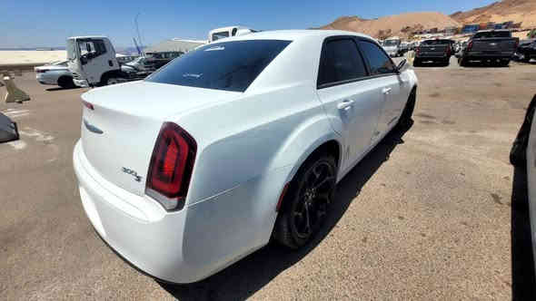 السلام عليكم 
السيارة ليبل واحد
Chrysler 300S 2019
بانوراما 
 مواصفات الS
السيارة كير محرك لغد شاصي كلة مكفول 
بيها بنيد نفسة نصبغ ومن امريكا جاملغات ثنين كلير الأمامية 
بدون ايرباك!!!!!!!
ماشية 105mile
السعر 272 بيهة مجال 
***********
